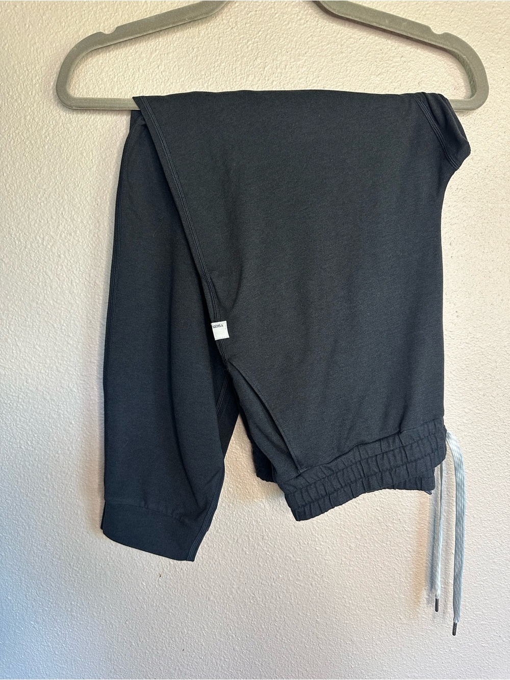 Vuori Performance joggers
